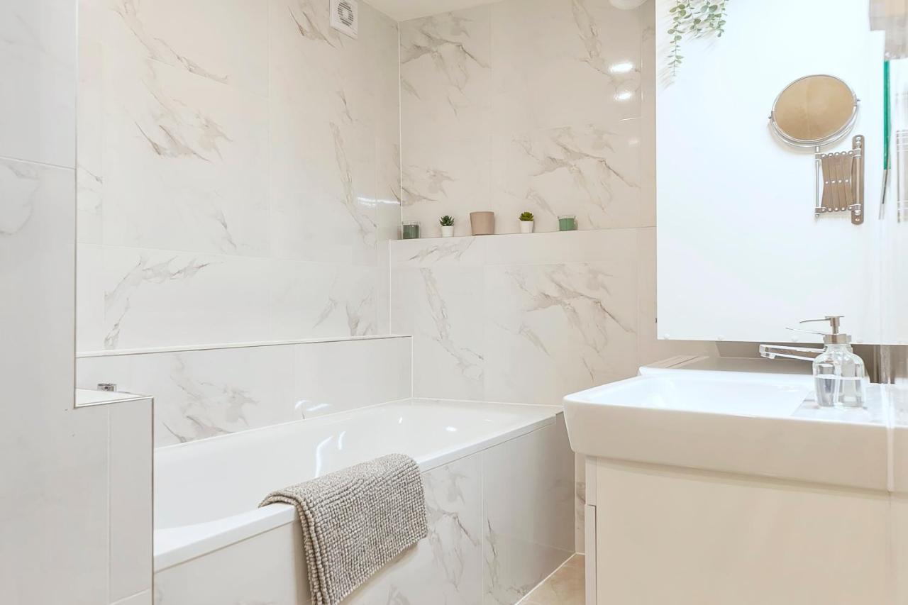 Popular Location / Street View / 4 Ppl / Netflix Apartment Prague Exterior photo