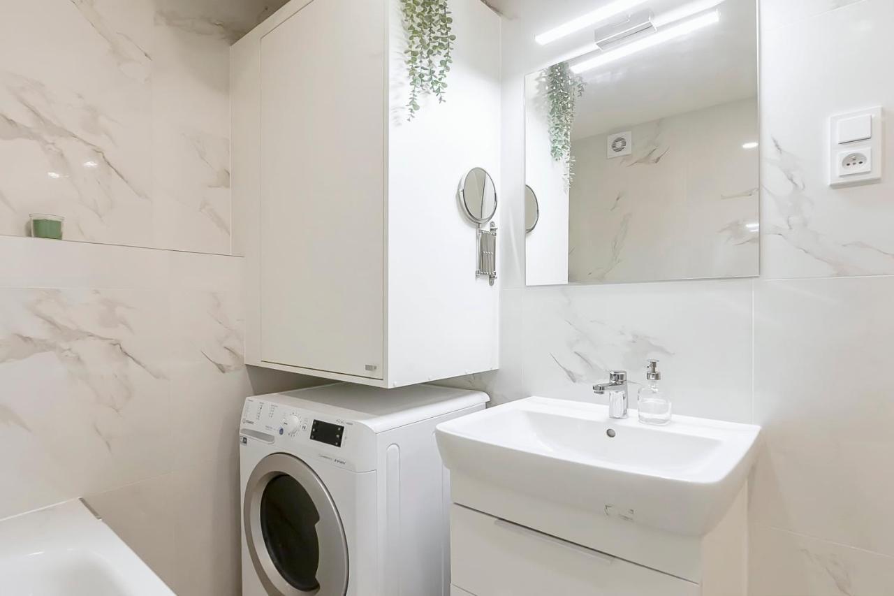 Popular Location / Street View / 4 Ppl / Netflix Apartment Prague Exterior photo